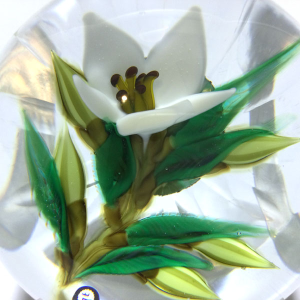 White Flower on Clear Paperweight - Image 3
